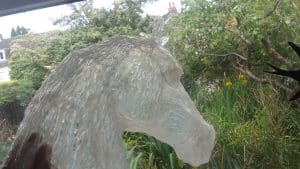 Clear horse head made by Lysbeth Black